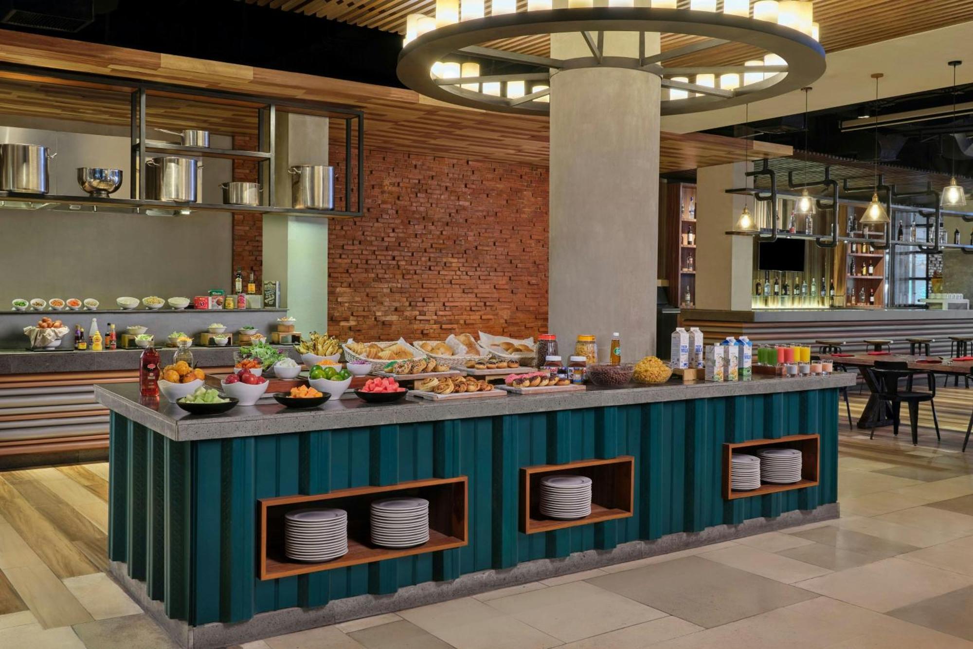 Hotel Fairfield By Marriott Bali South Kuta